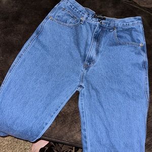 fashion nova non stretch jeans tagged size 13 probably fits 9 best 🩵